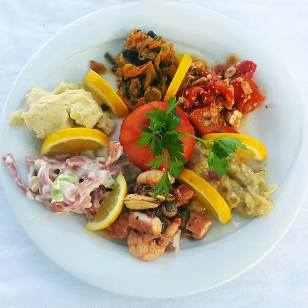 Yali Suites Lejlighedshotel *