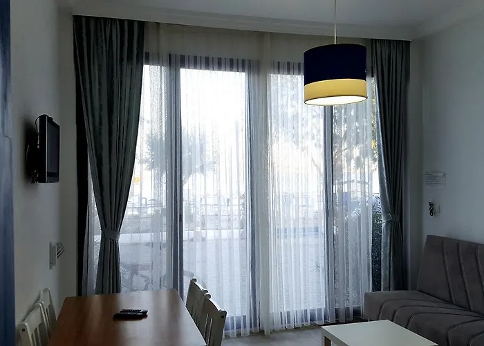 Yali Suites Palamutbuku